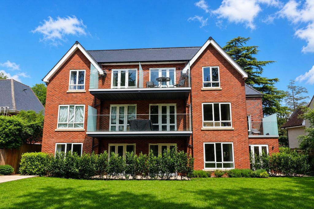 Additional image 5 of 2 bed flat for salePackhorse Road, Gerrards Cross, Buckinghamshire SL9