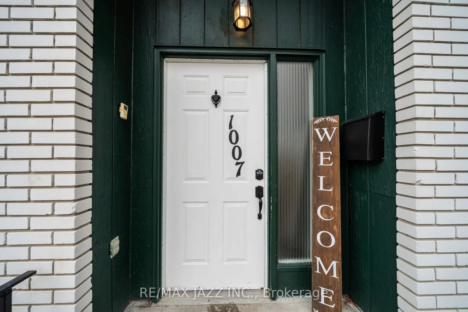 1007 Cardinal Court photo 2