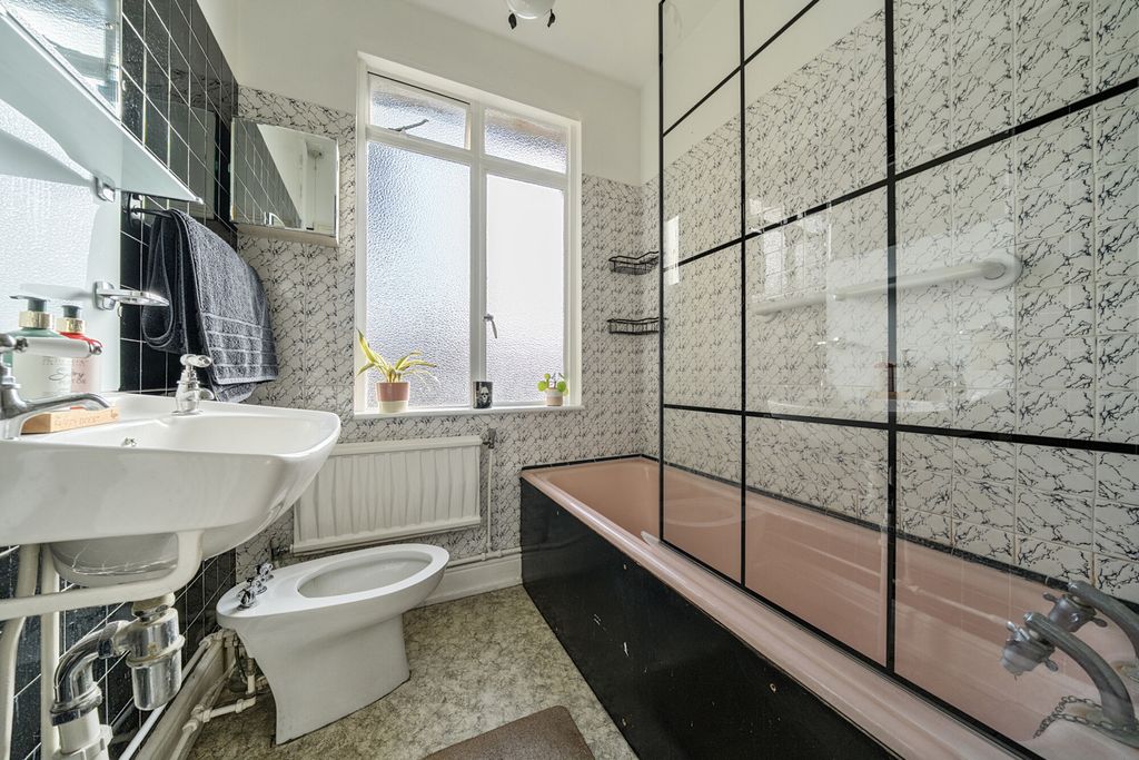 Additional image 4 of 3 bed detached house for saleColyers Lane, Erith DA8