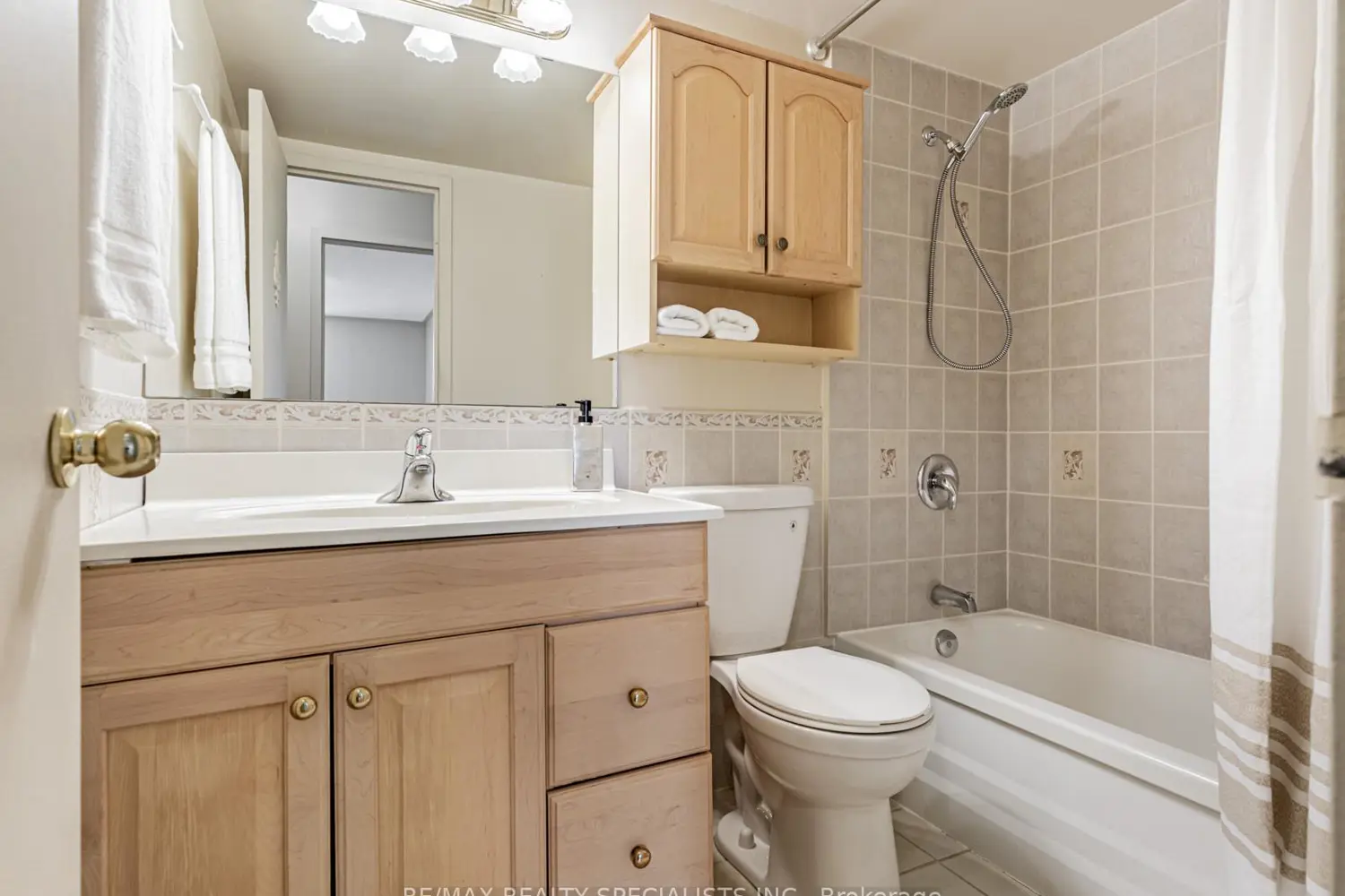 Additional image 17 of 151 La Rose Avenue 401