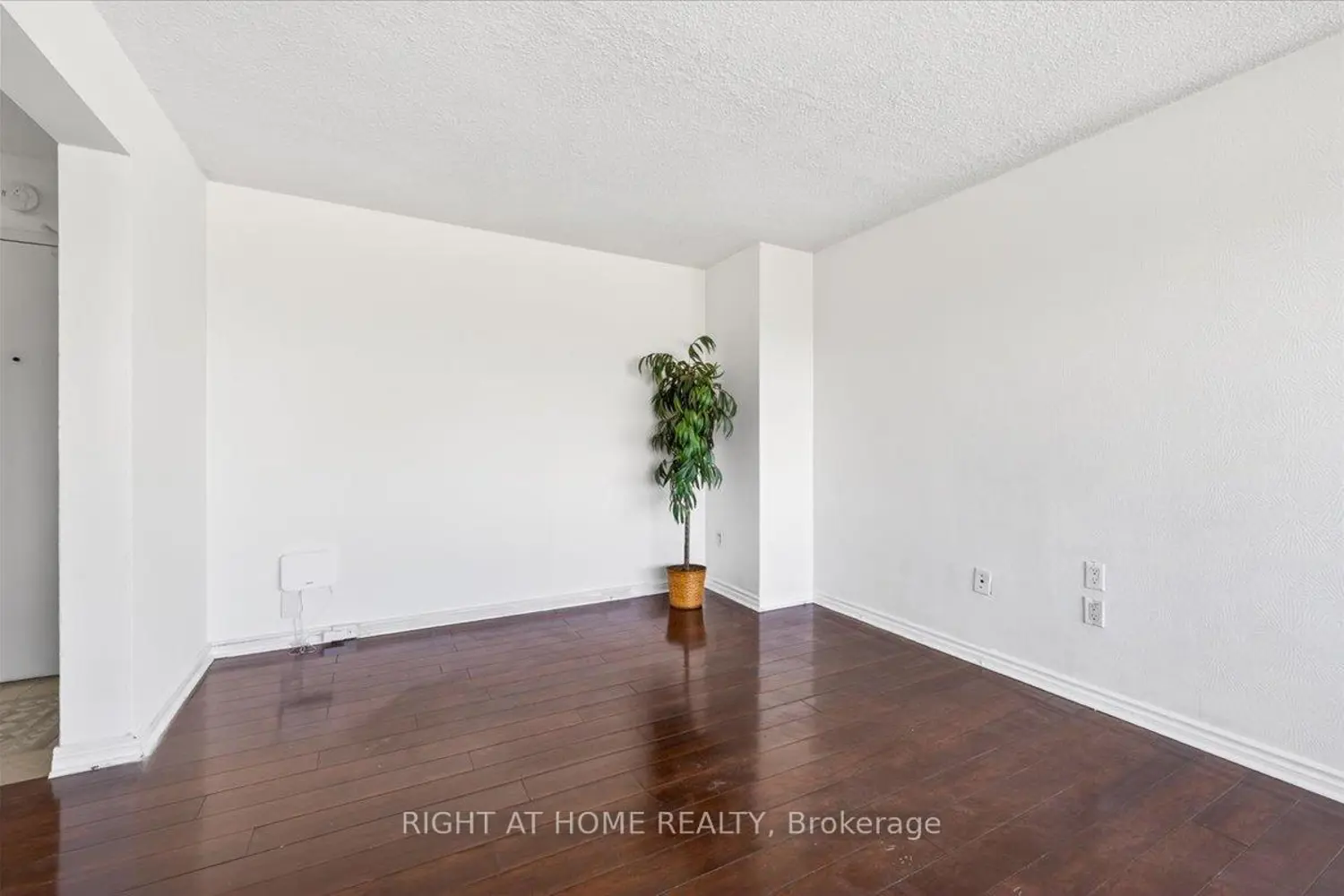 Additional image 4 of 100 Leeward Glenway 708