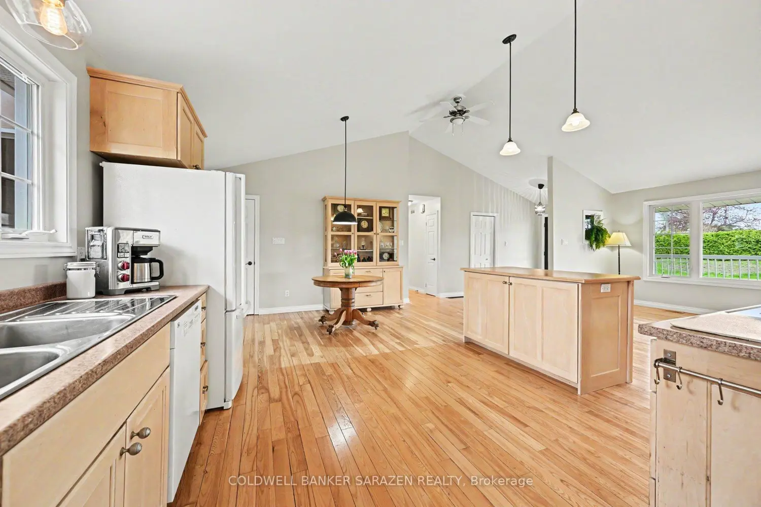 162 Erindale Avenue photo 2