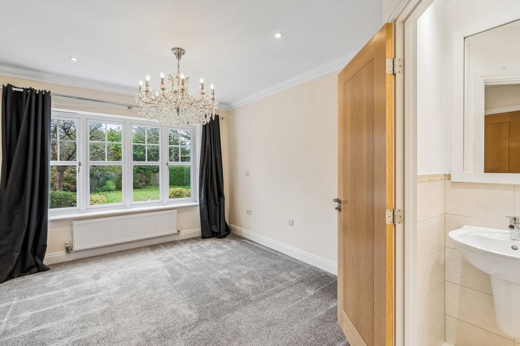 Additional image 8 of 2 bed flat for salePackhorse Road, Gerrards Cross, Buckinghamshire SL9