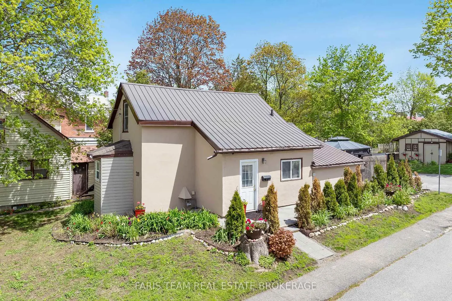 289 Mississaga Street