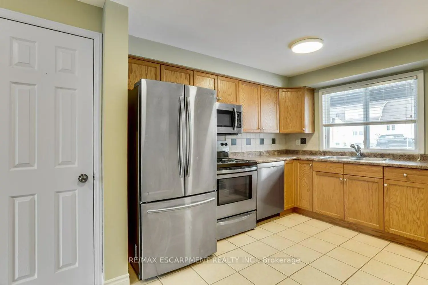 Additional image 5 of 900 James Street 5