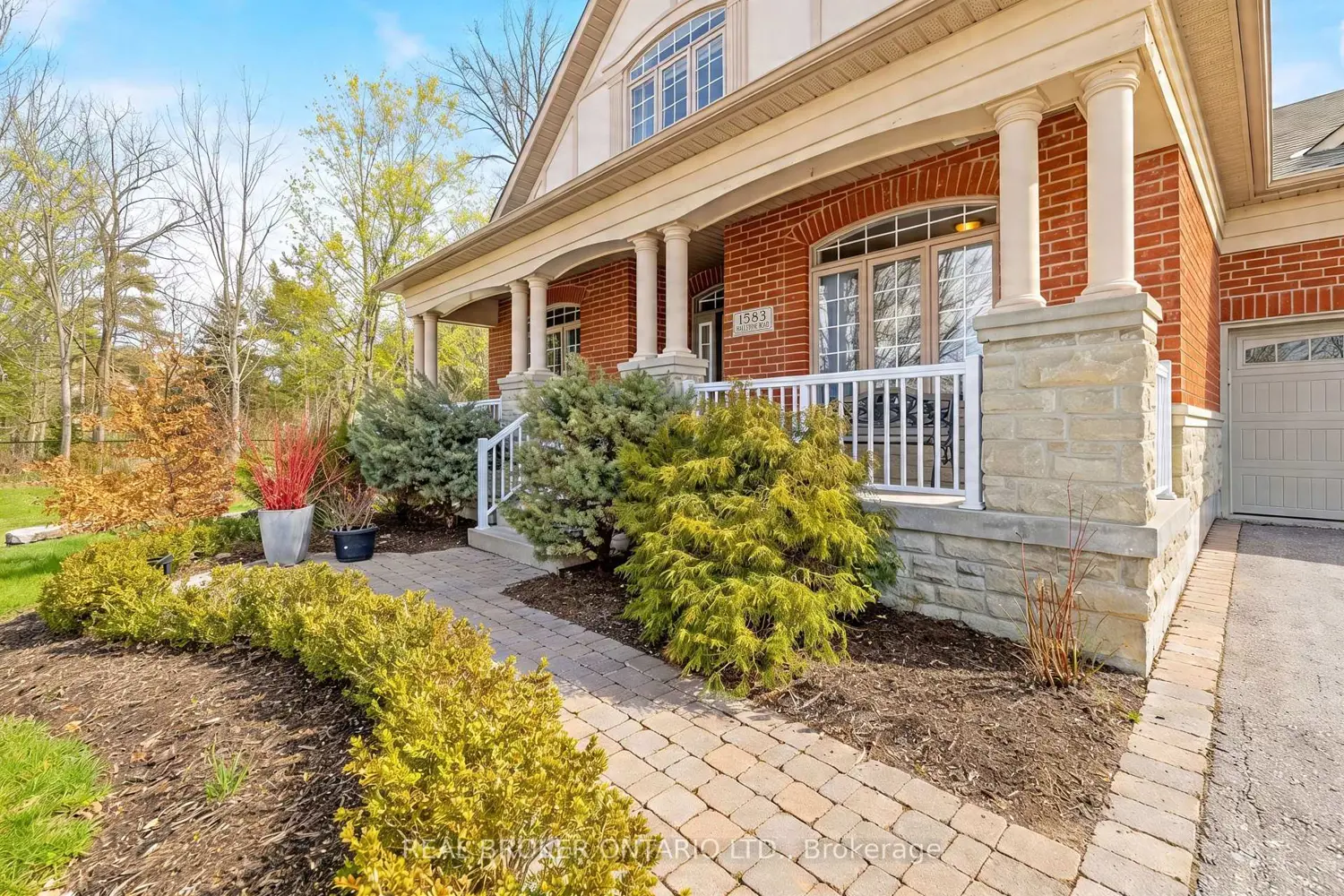 1583 Hallstone Road photo 2
