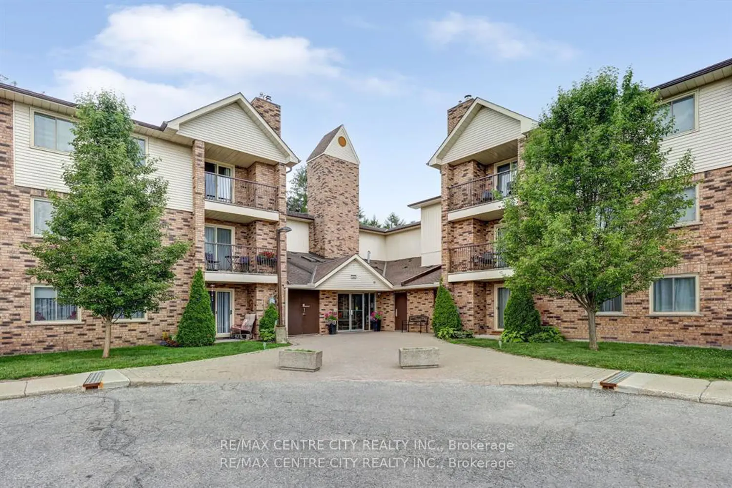 440 Wellington Street 109