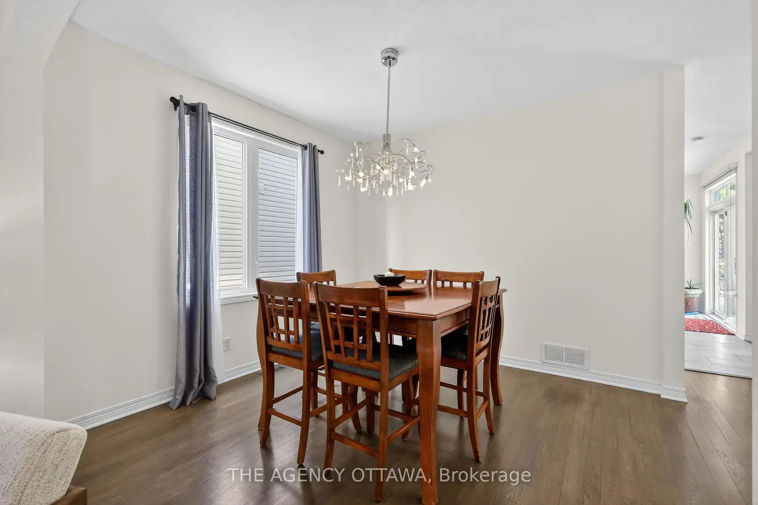 321 Goldridge Drive photo 2