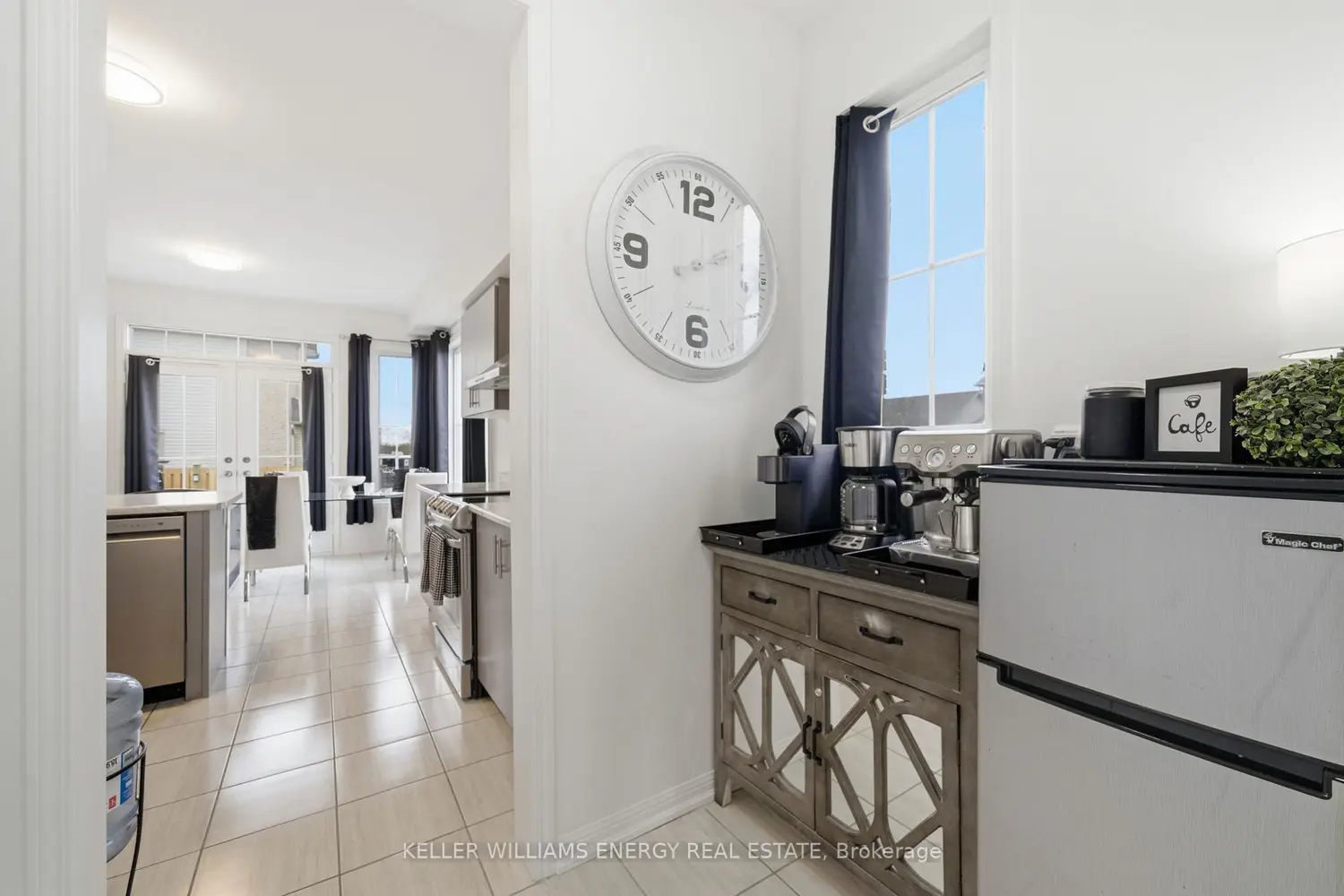 27 Don Hadden Crescent photo 5