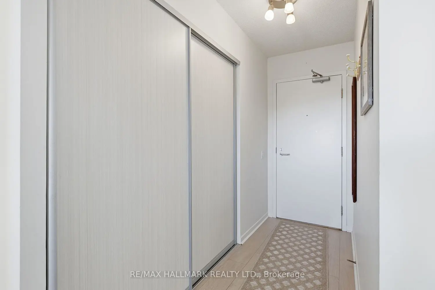 Additional image 11 of 21 Overlea Boulevard 1801