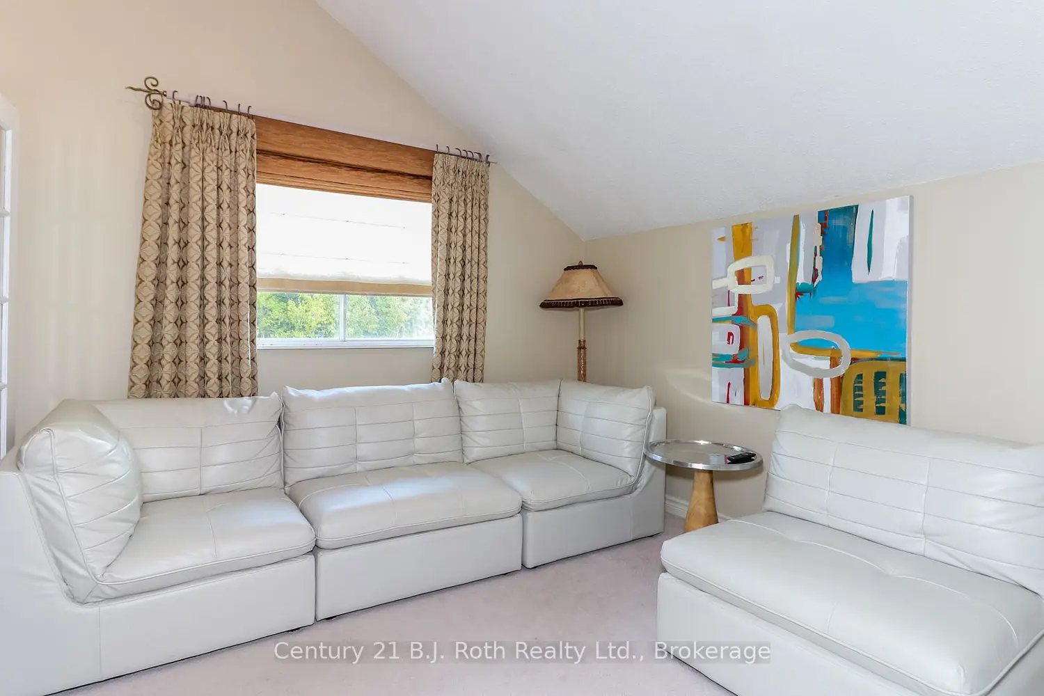20 Grant Avenue photo 5