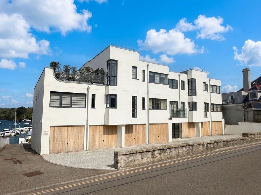 2 bed flat for saleNorth Parade, Falmouth TR11