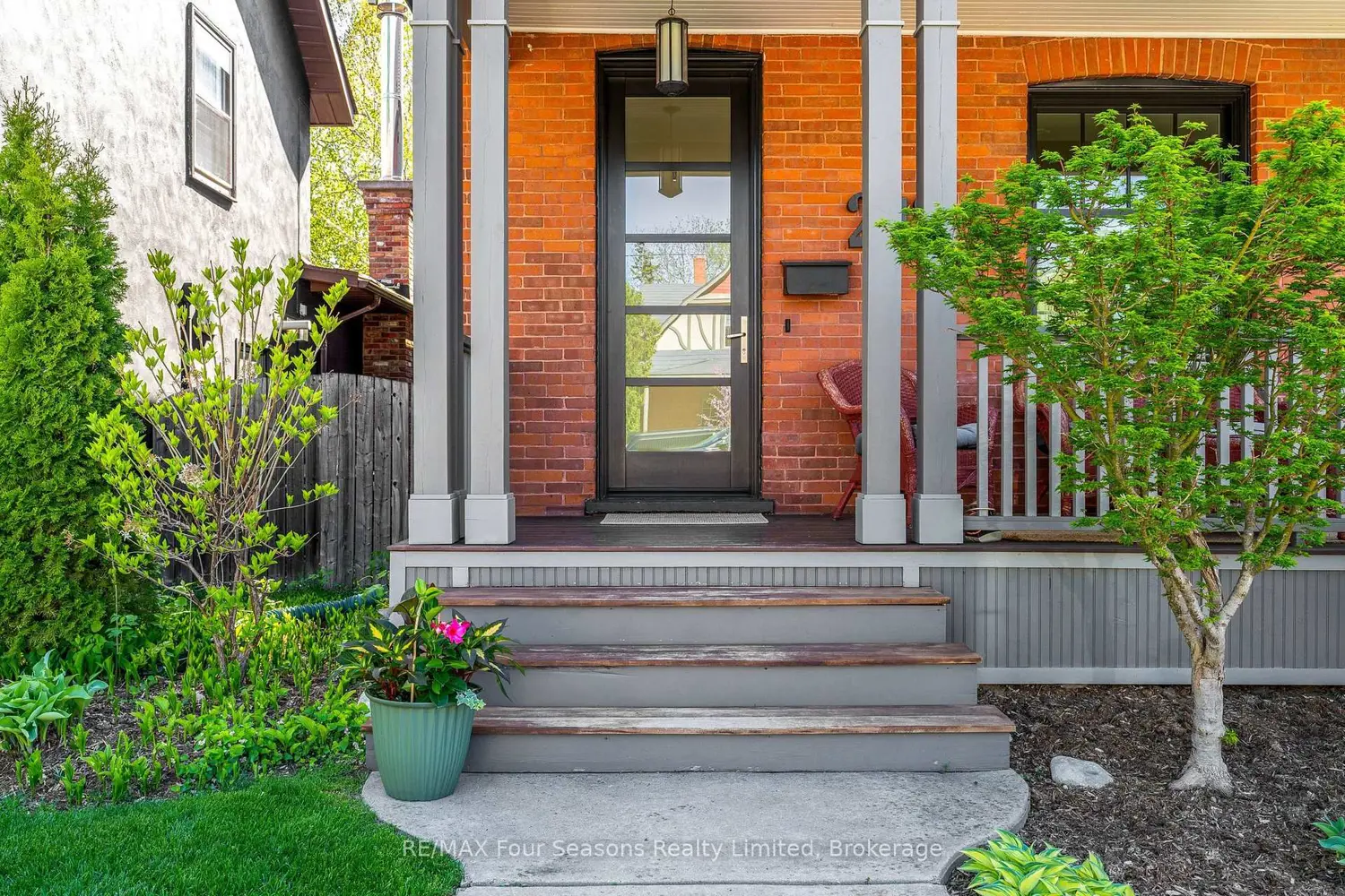 213 Birch Street photo 4