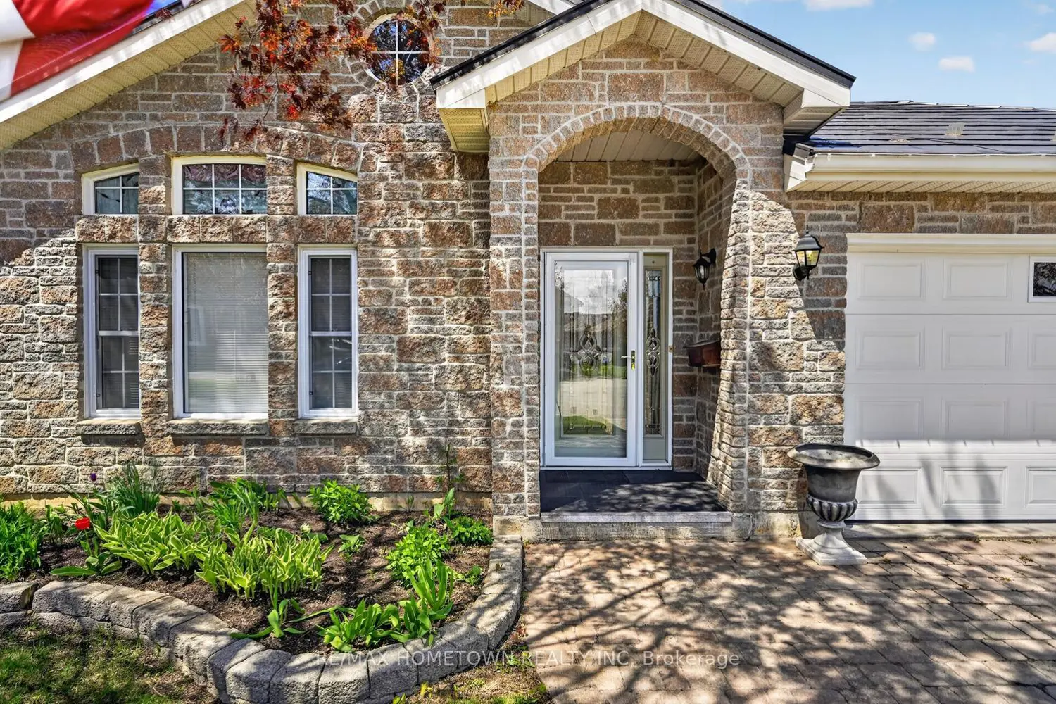 24 Regency Place photo 3
