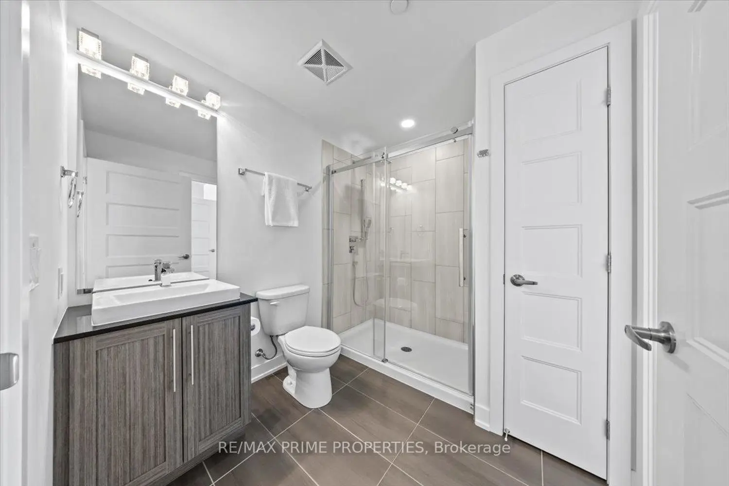 200 Inlet Private 1402 photo 2