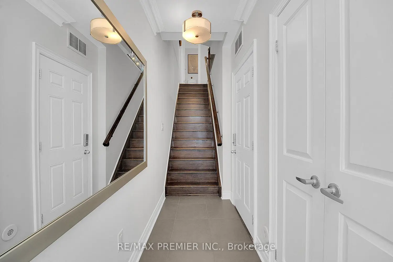 27 Powseland Crescent photo 3