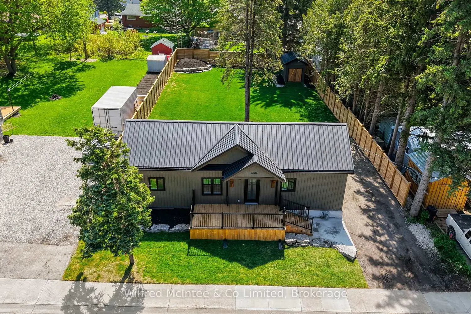 550 Wellington Street photo 2