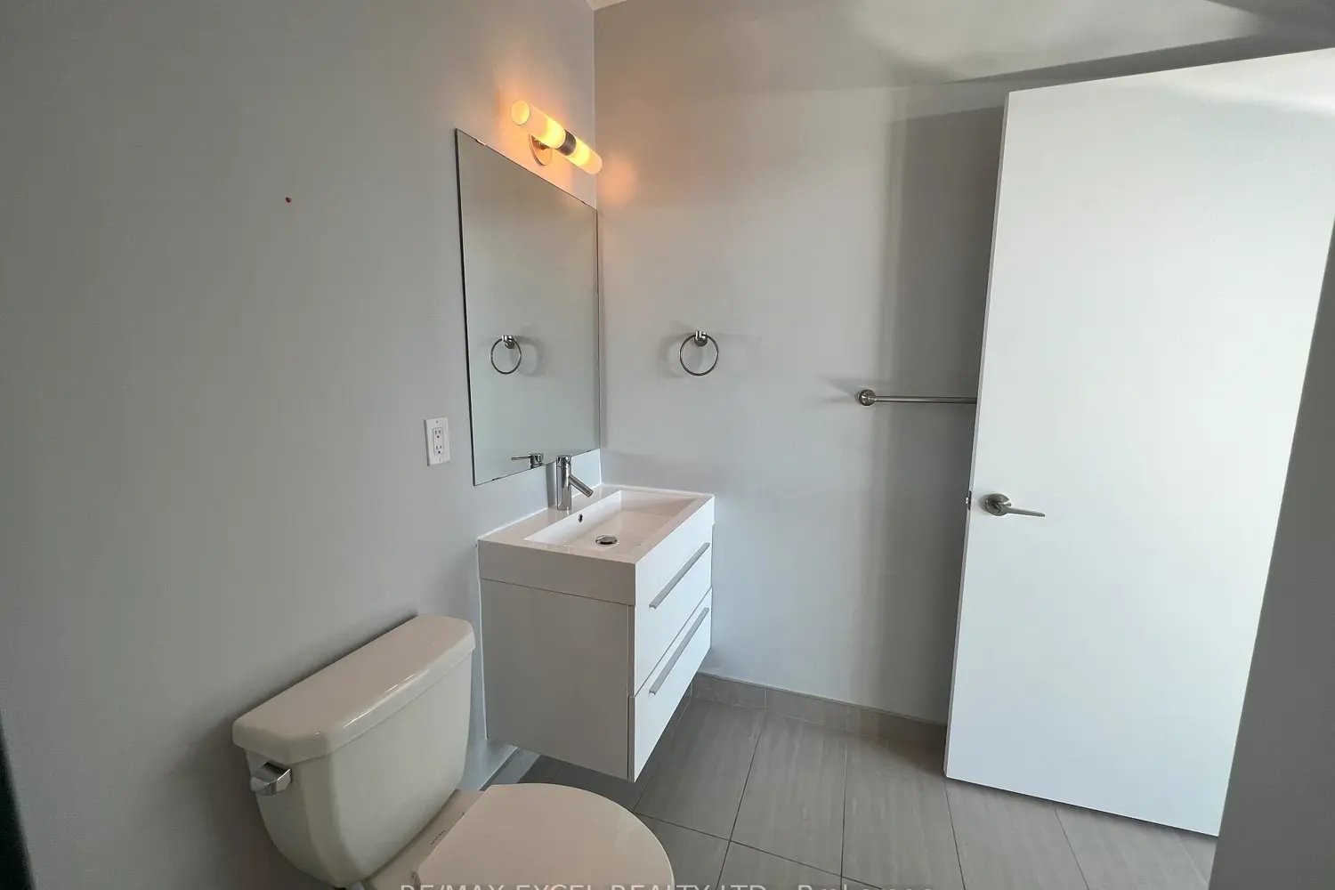 Additional image 11 of 297 College Street 503
