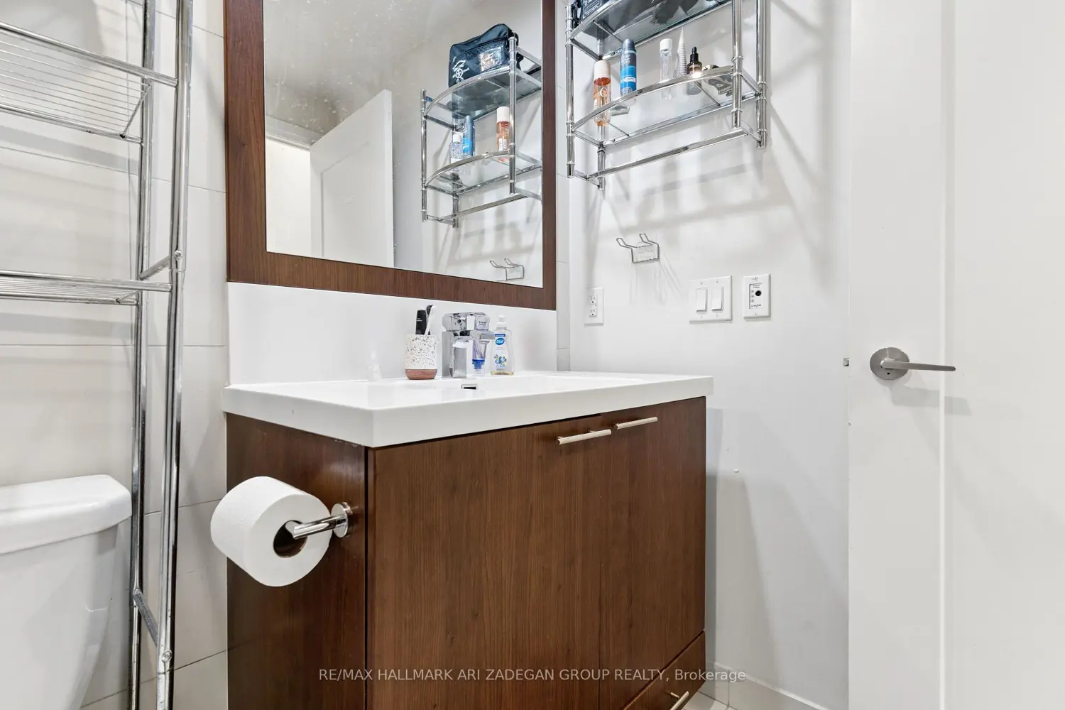 Additional image 16 of 120 Harrison Garden Boulevard 907