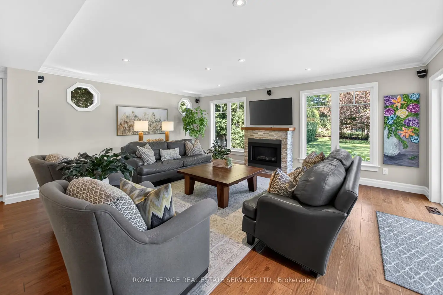 1705 Mazo Crescent photo 4
