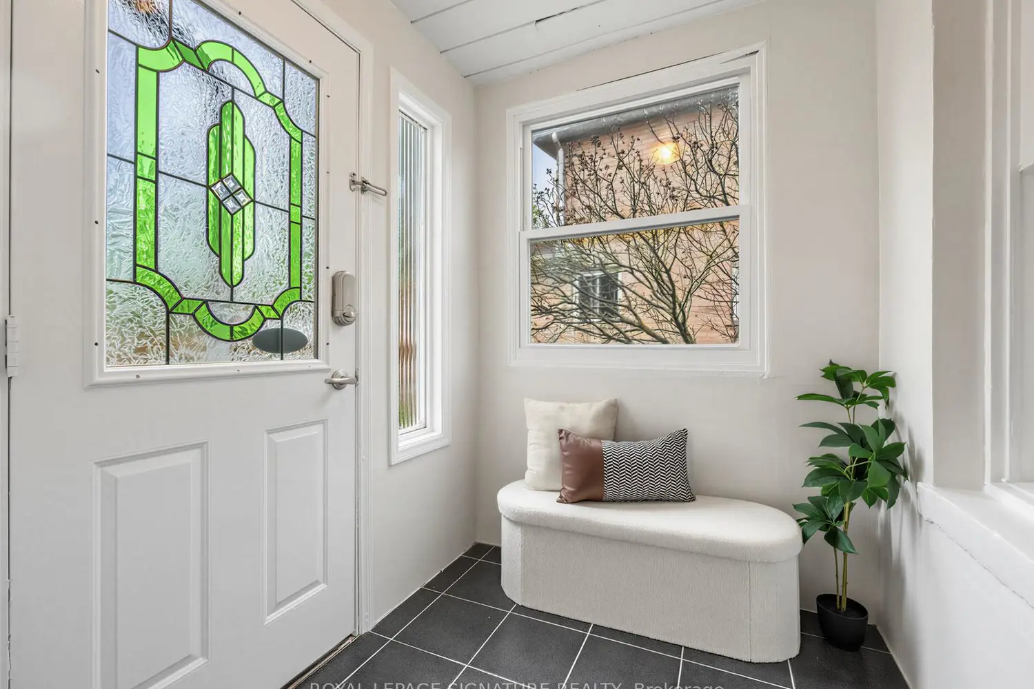 16 Ventris Drive photo 2