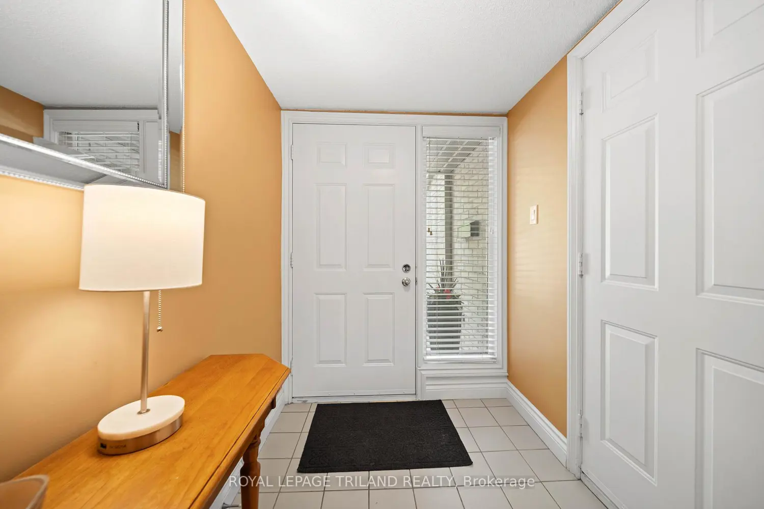 1399 Commissioners Road 4