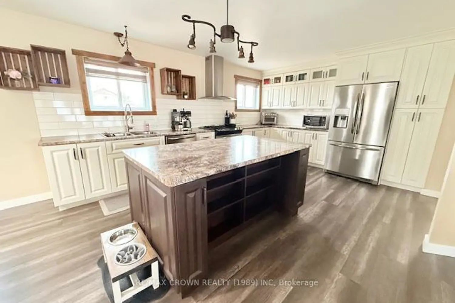 17 Erickson Avenue photo 4