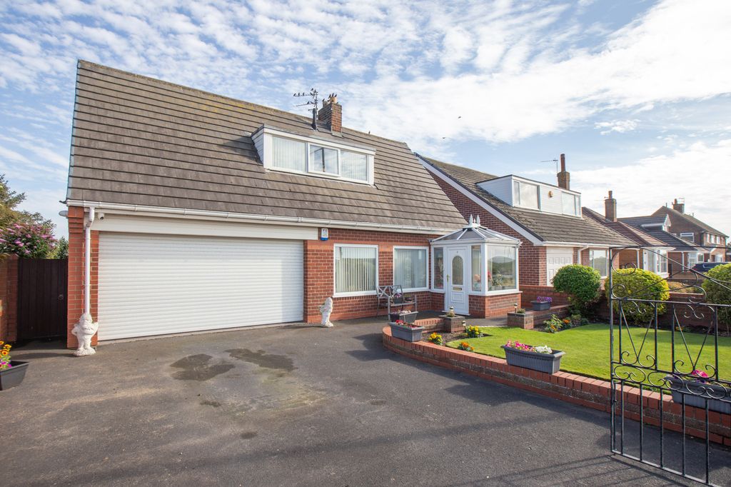 2 bed bungalow for salePrinces Way, Fleetwood FY7