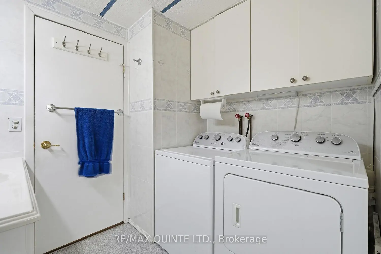 7 Finch Lane photo 5