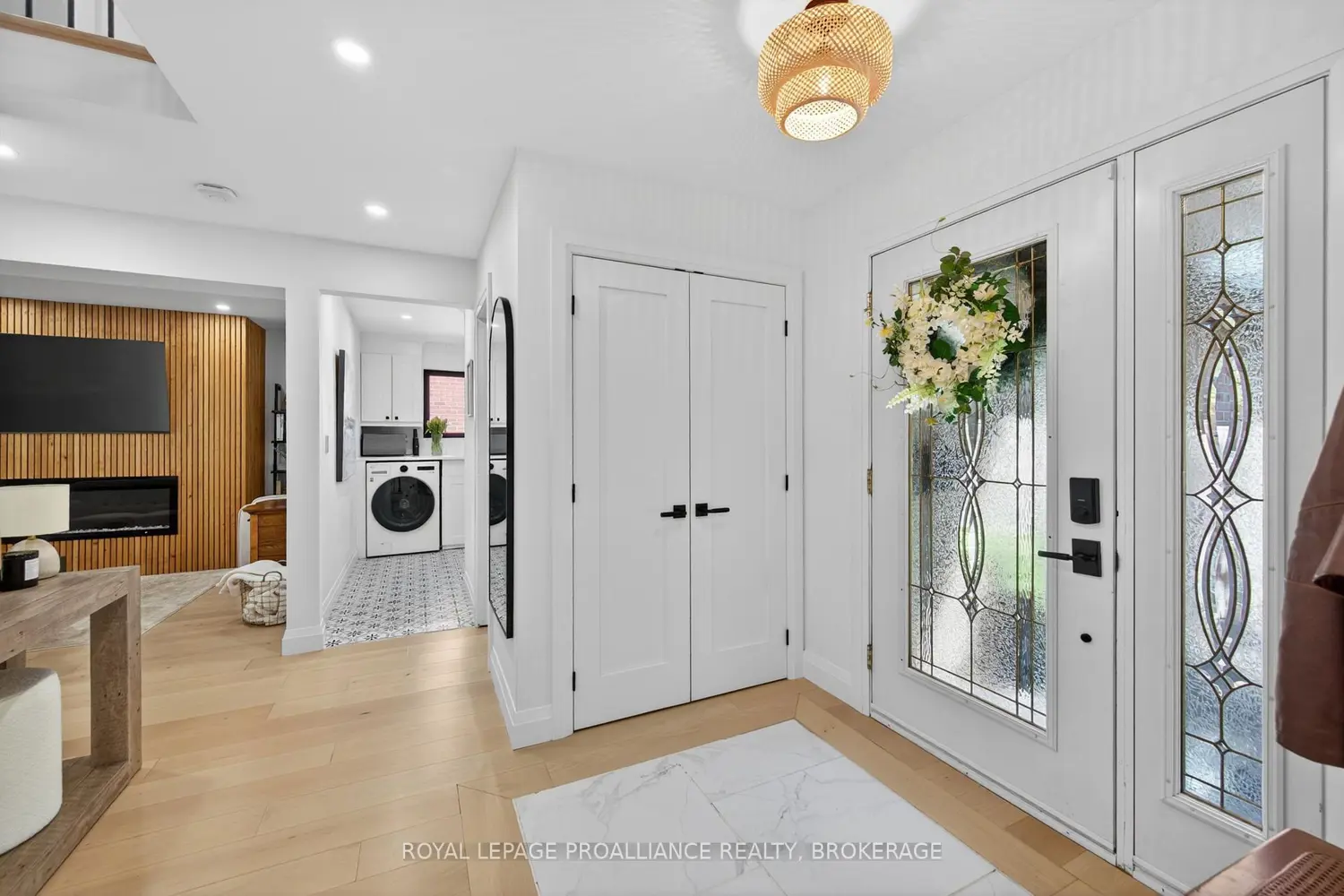861 Mona Drive photo 3