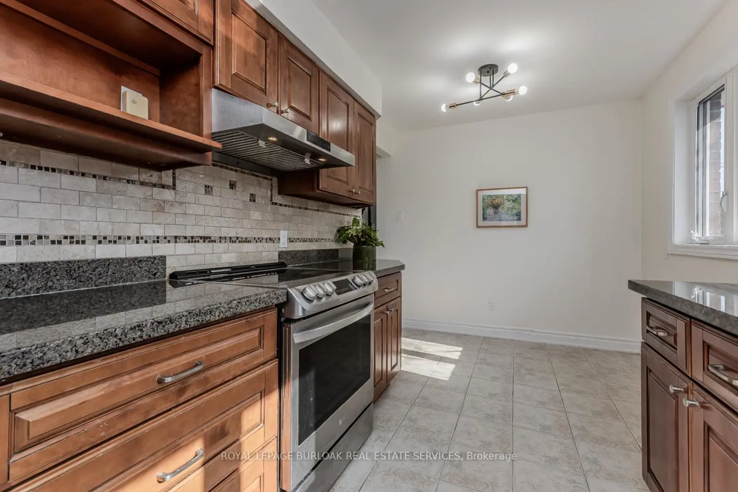Additional image 3 of 1294 Napier Crescent