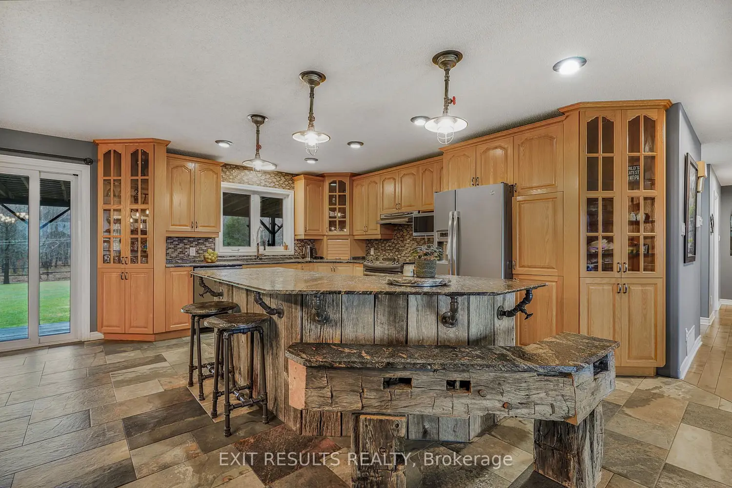 638 St Thomas Road photo 2