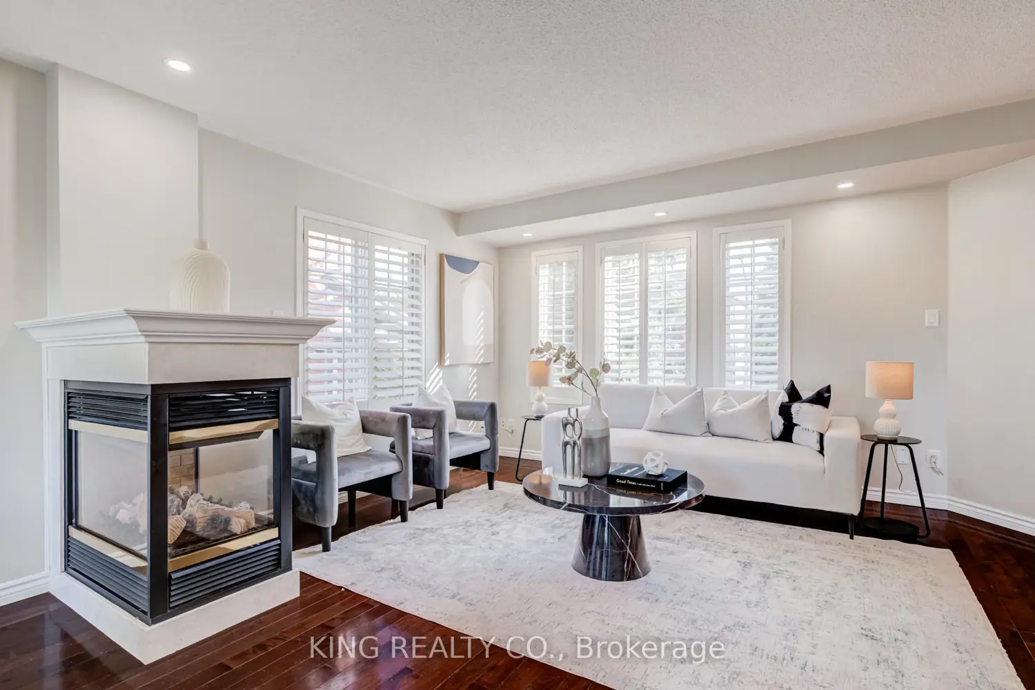 1576 Woodhenge Way photo 4