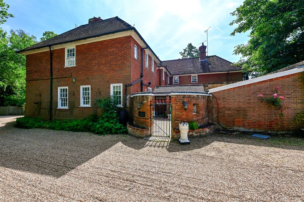Additional image 13 of 2 bed flat for saleStockton Avenue, Fleet, Hampshire GU51