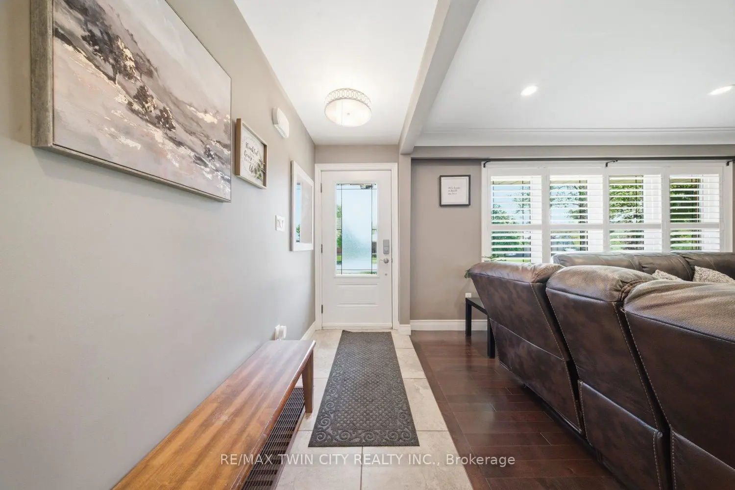8 Queensway Drive photo 5