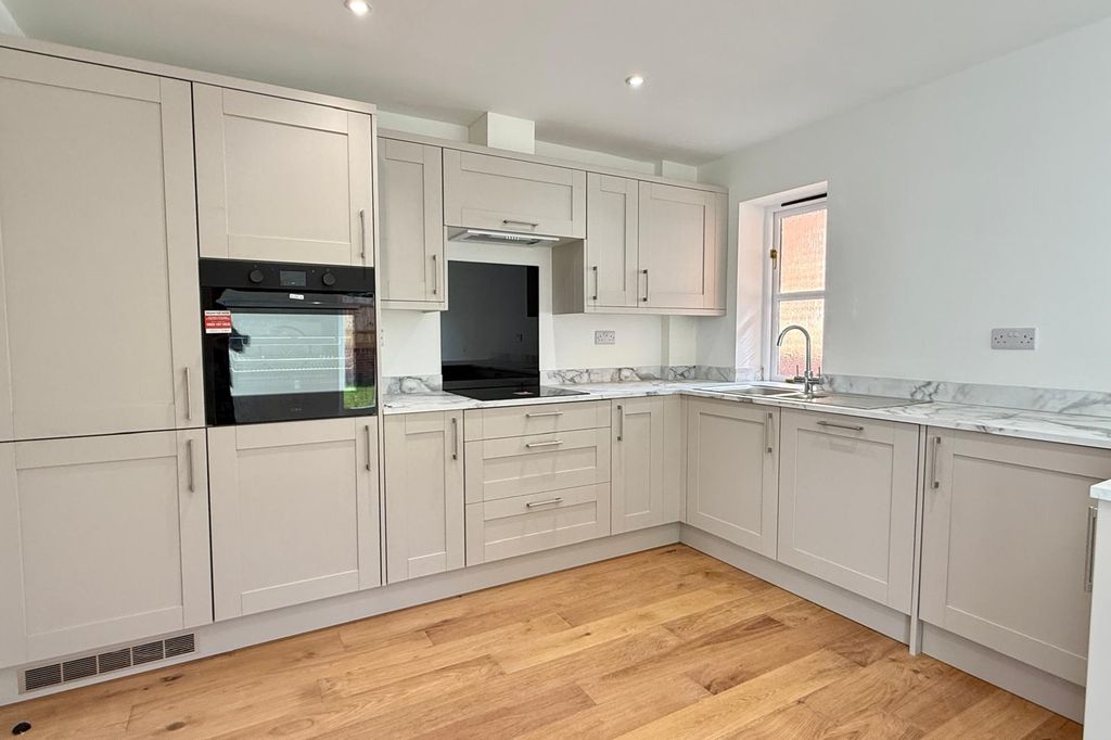 Additional image 2 of 3 bed bungalow for saleShaftesbury Street, Fordingbridge SP6