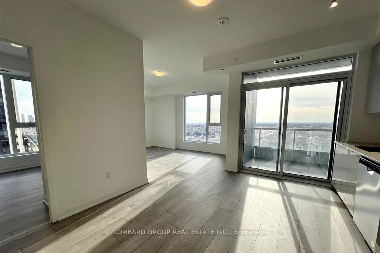 10 Abeja Street 1120 photo 2
