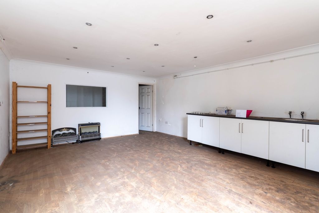 4 bed detached house for saleMilton Road, Gravesend, Kent DA12 photo 2