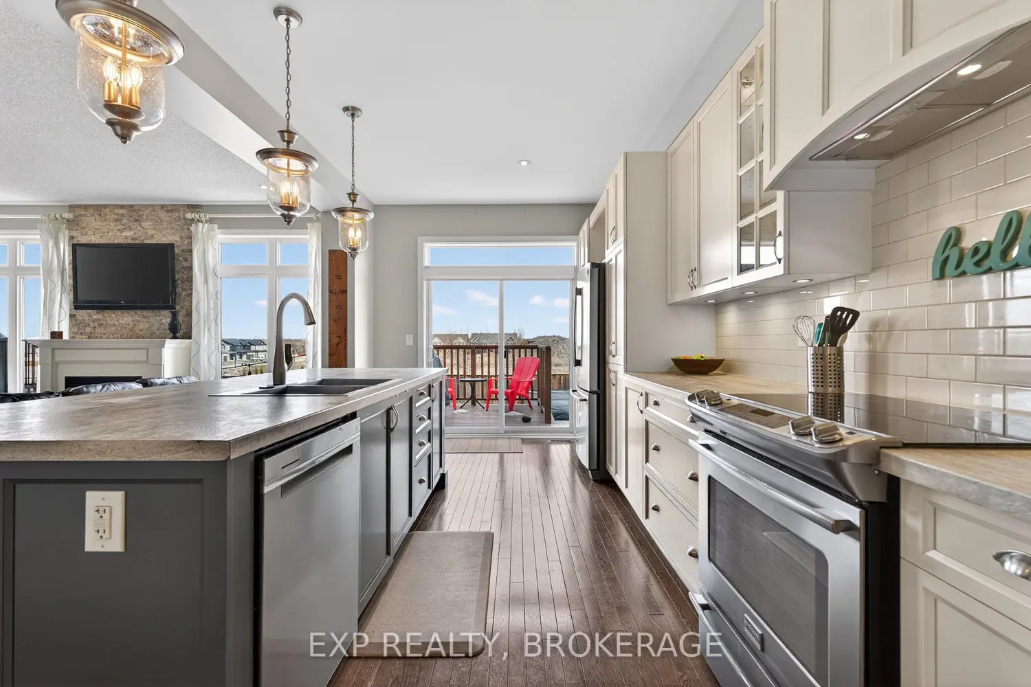 1140 Escala Crescent photo 2