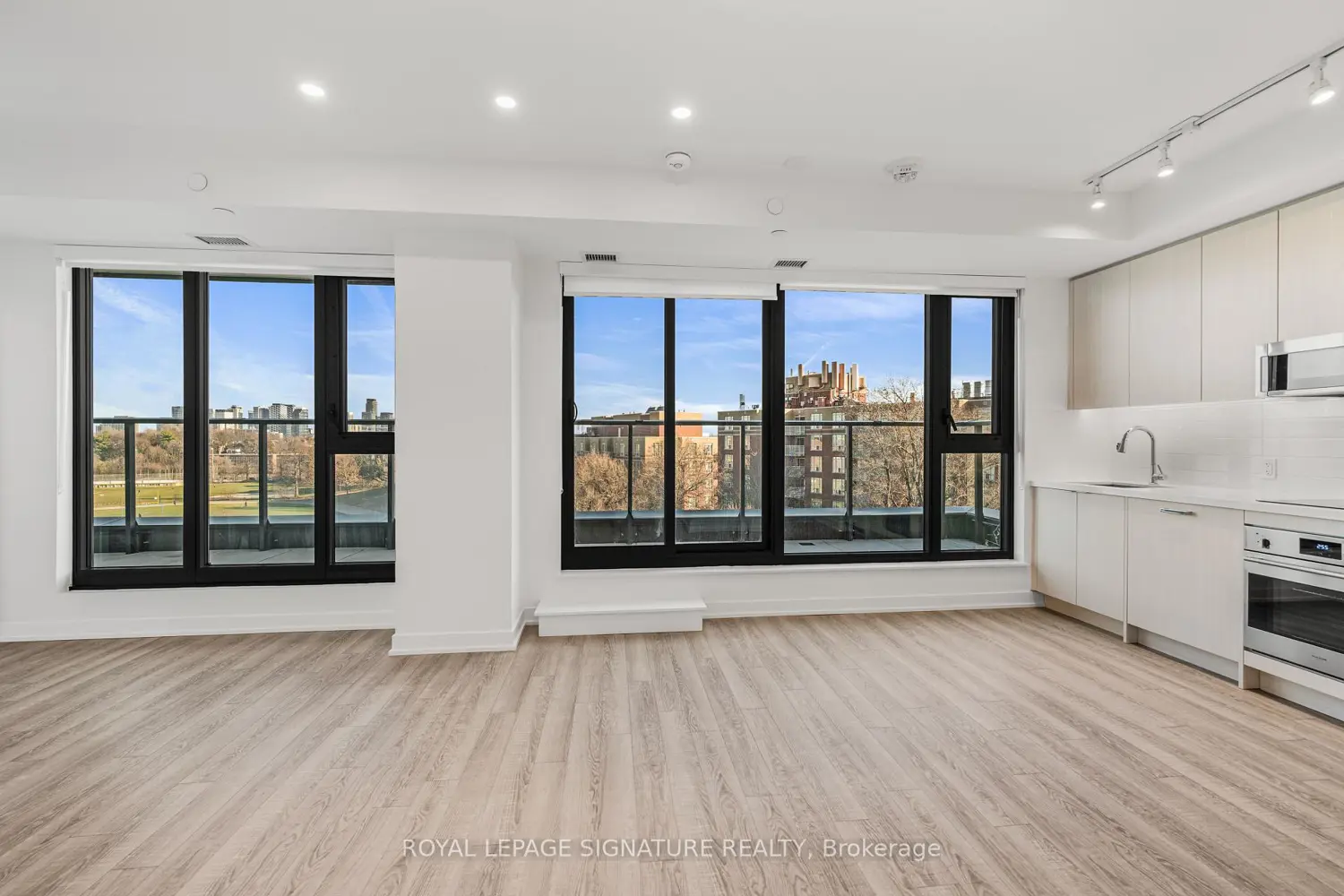 Additional image 9 of 250 Lawrence Avenue 609