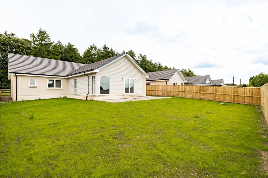 4 bed link detached house for saleKirkforthar, Kirkforthar Feus KY7 photo 3