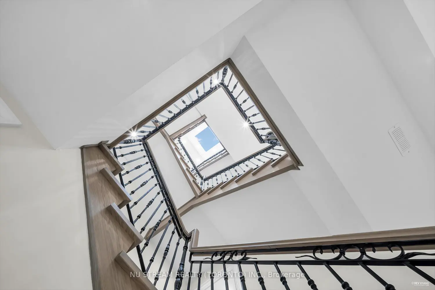 Additional image 8 of 108 Abitibi Avenue