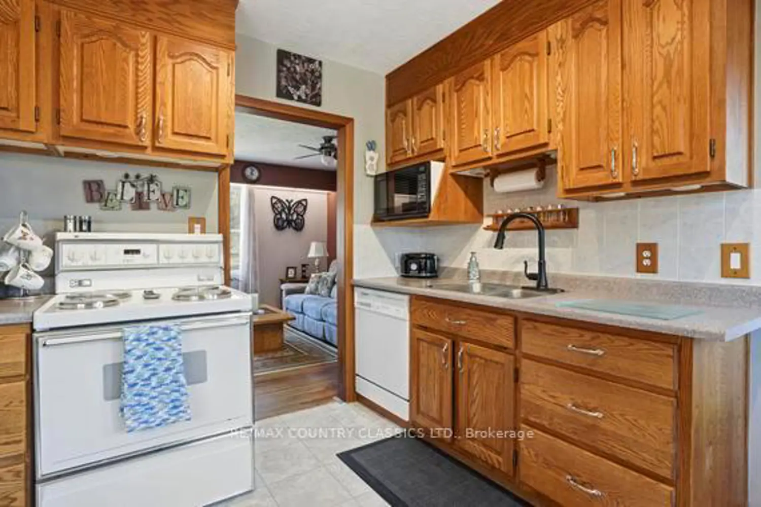 99 Maple Street photo 4