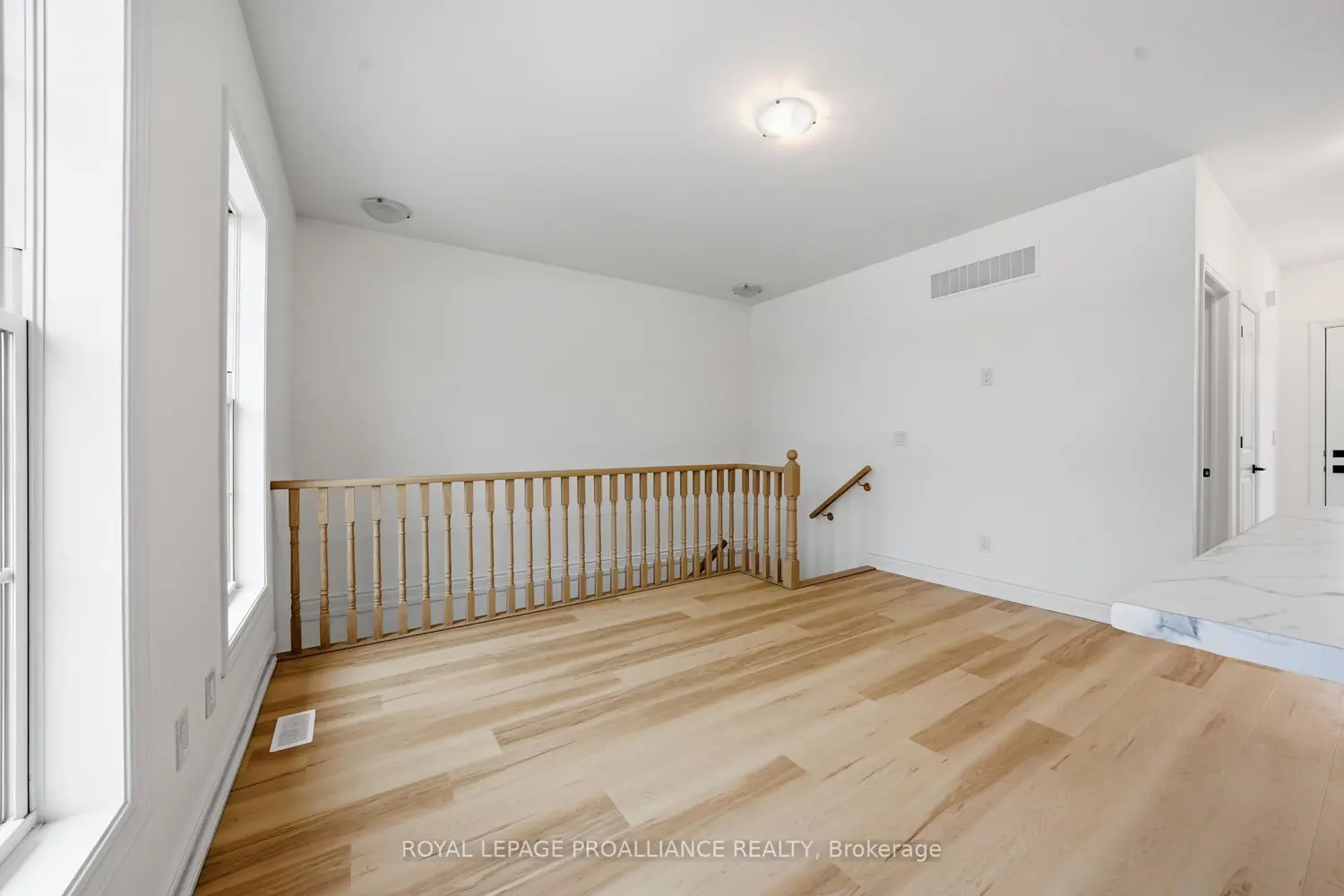 Additional image 13 of 922 Kerr Street