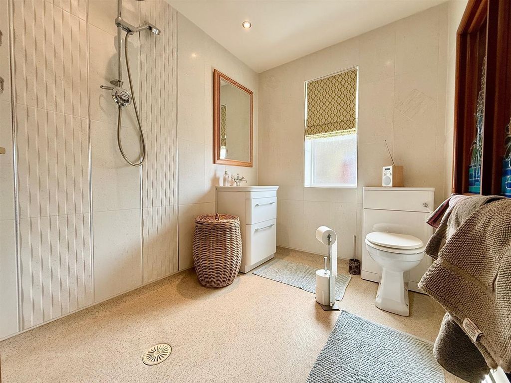 Additional image 20 of 4 bed detached house for saleMarine Crescent, Great Yarmouth NR30