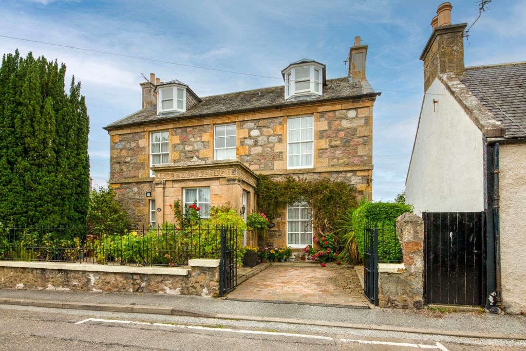 5 bed town house for saleSouth Street, Fochabers IV32