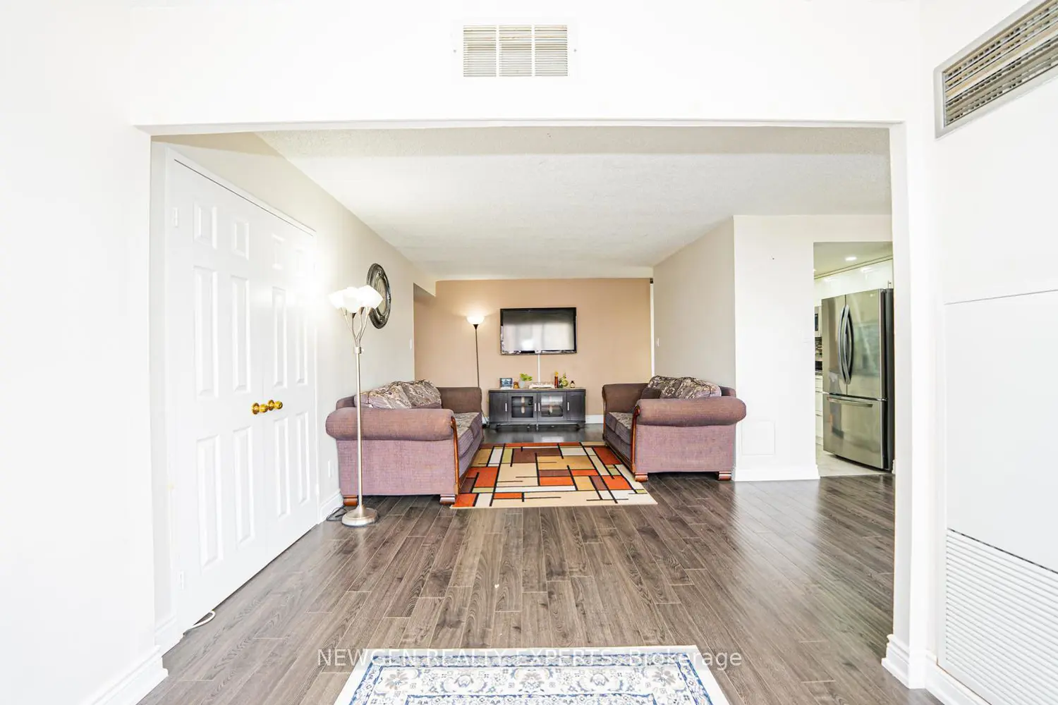 5 Lisa Street 1404 photo 4