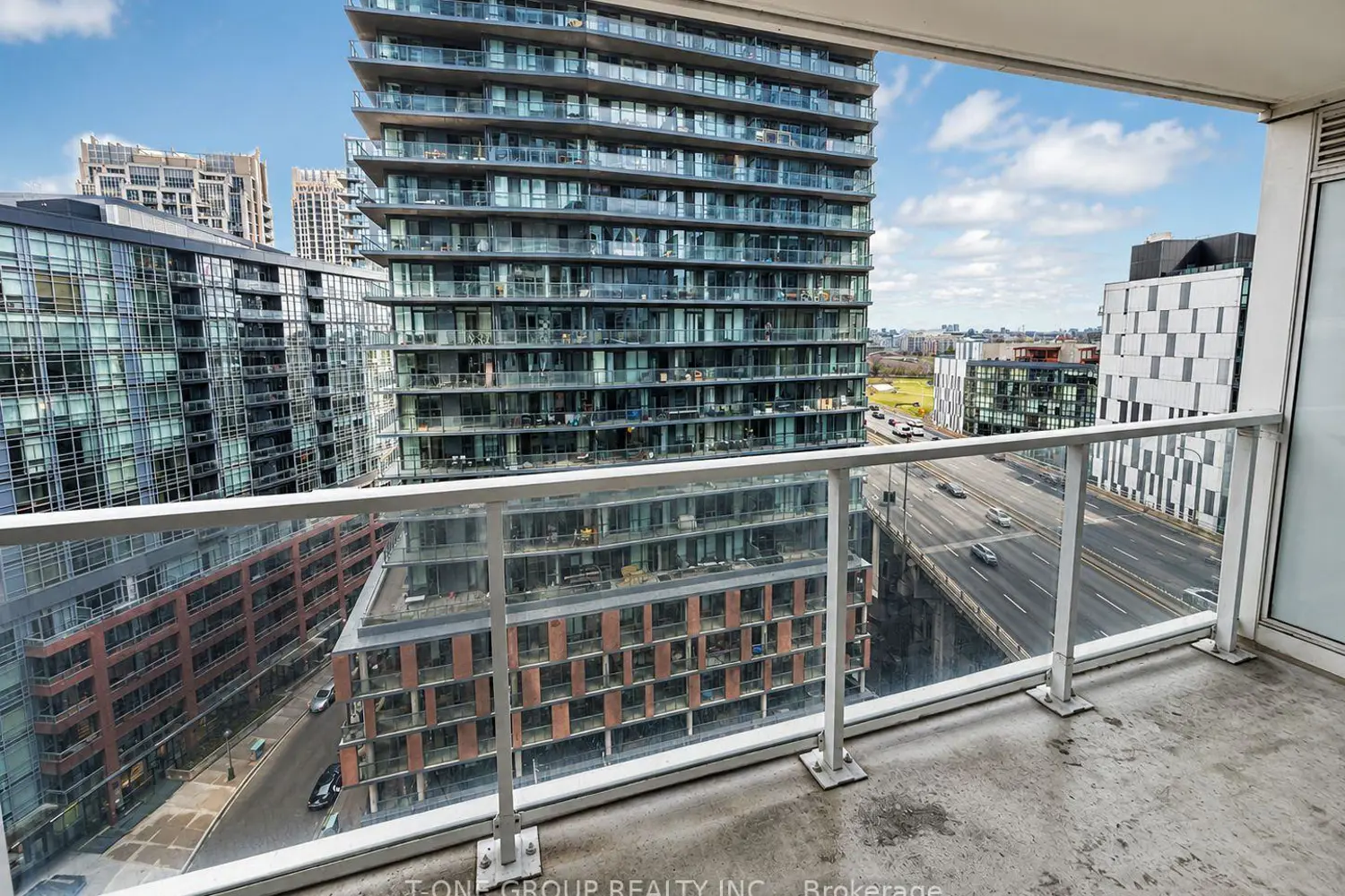 Additional image 11 of 19 Bathurst Street 1502
