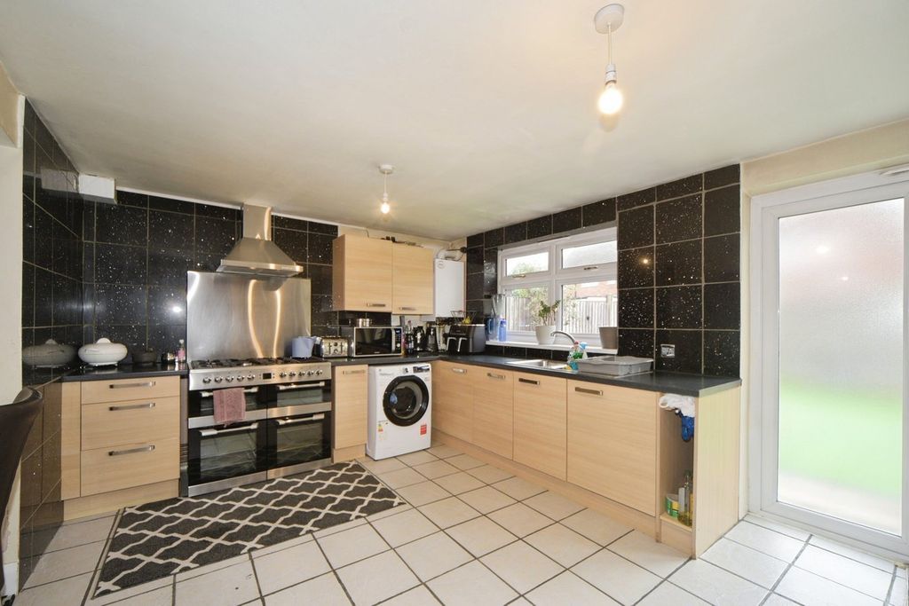 Additional image 4 of 4 bed semi-detached house for saleMeyer Road, Erith DA8