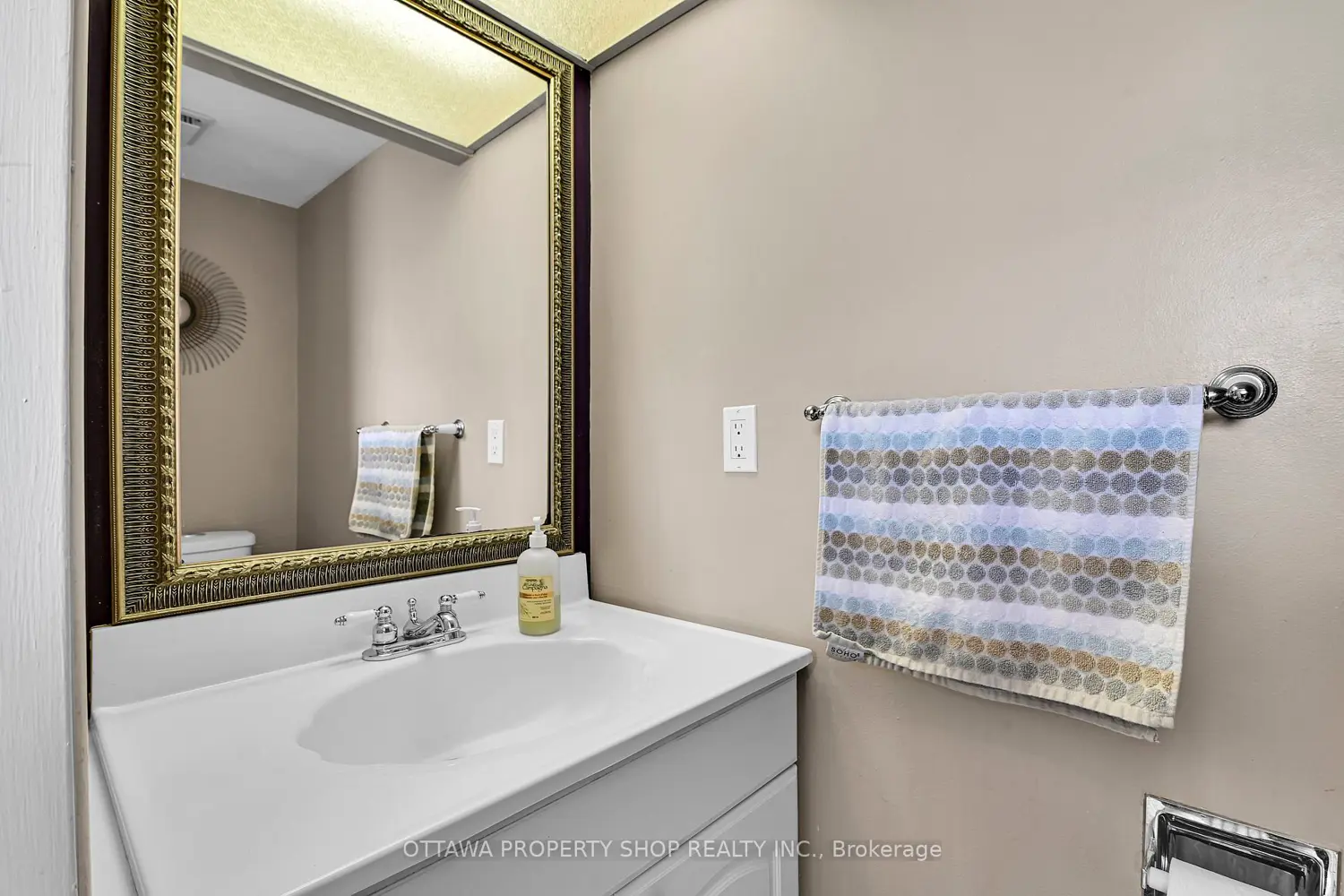 202 Rosemary Gardens photo 2